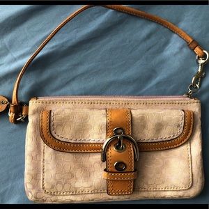 Coach Wristlet Purple, thin, good condition